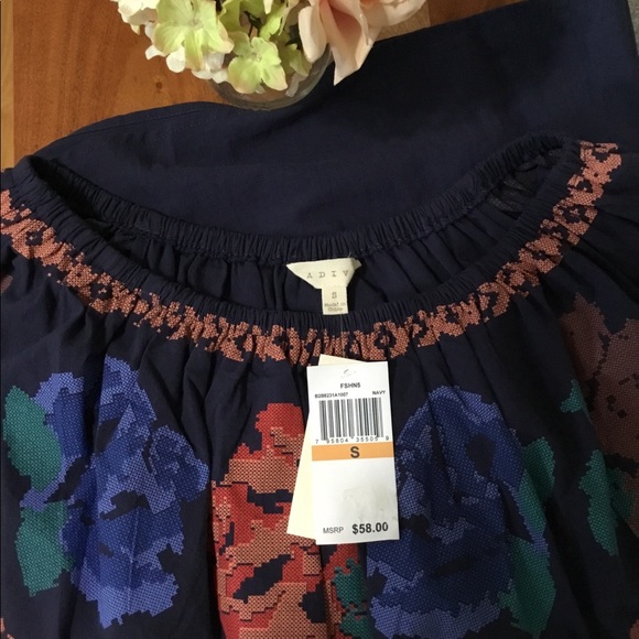 NWT Adiva Off the Shoulder Floral Navy Top Sz S - Picture 2 of 2